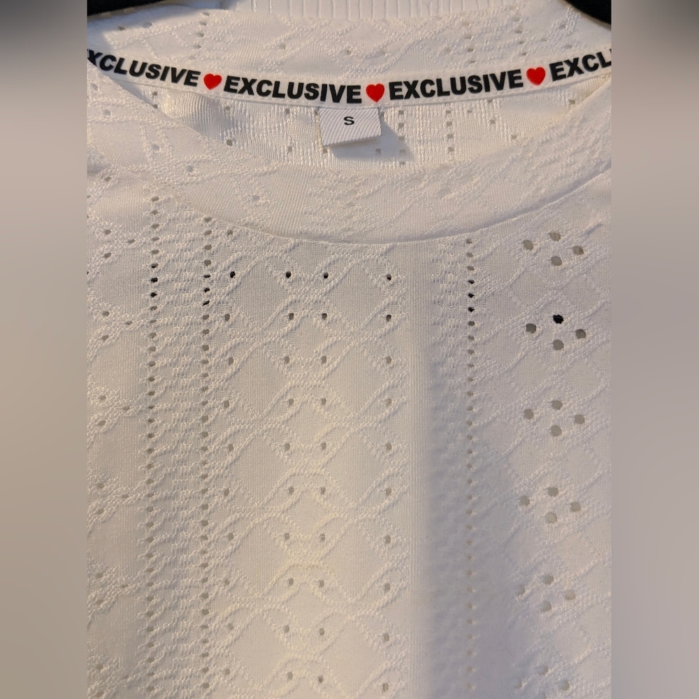 White Eyelet Knit Top T-shirt (New No Tag) Cottagecore, Pattern